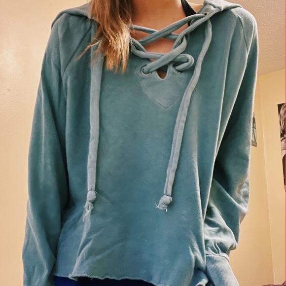 WILDFOX HOODIE - Picture 2 of 3